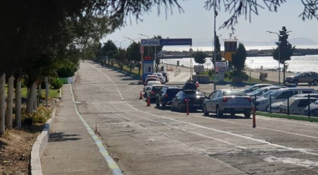 Tatilciler Gökçeada yolunda yoğunluk oluşturdu